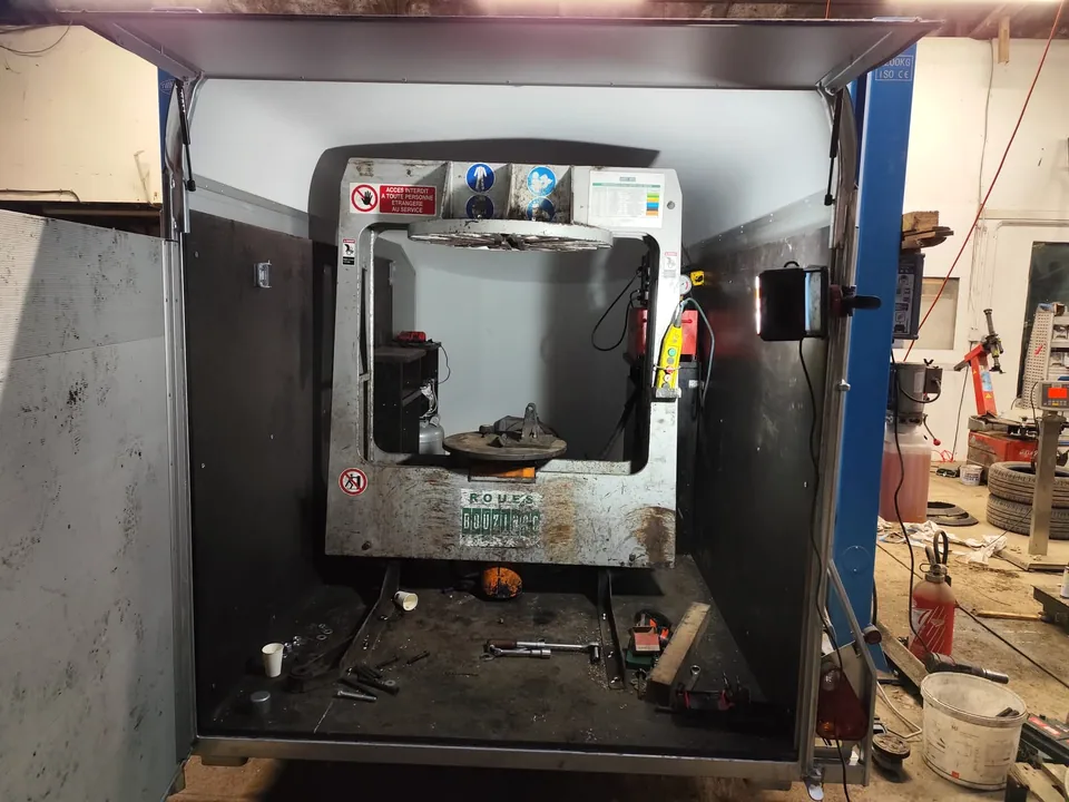 Presse hydraulique de montage installée dans l’unité mobile FPS